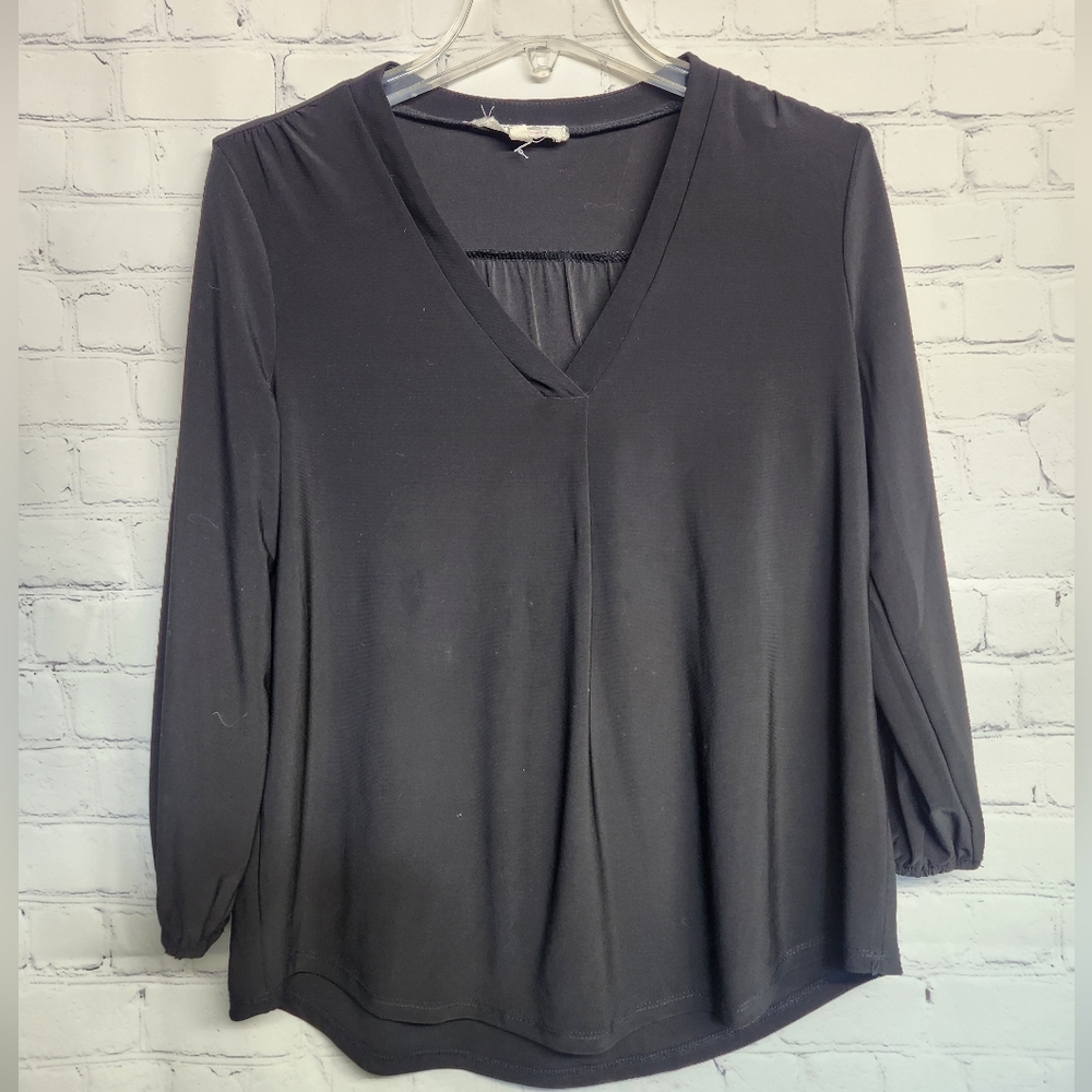 Vince Camuto/ Black V-Neck Top